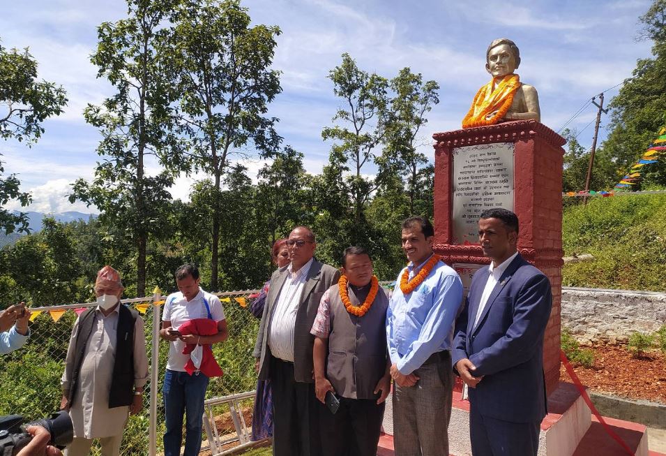 पत्रकार प्रियदर्शीको शालिक अनावरण